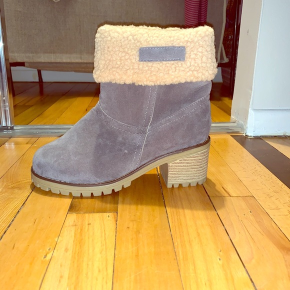 Boots/shoes - Picture 1 of 4